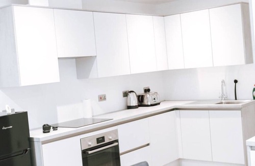 Purley Apartment | Amazing 1 Bed Flat with Garden