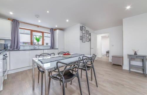Bishop's Apartment | Amazing 2 Bed Bath Flat with London Eye View LM7