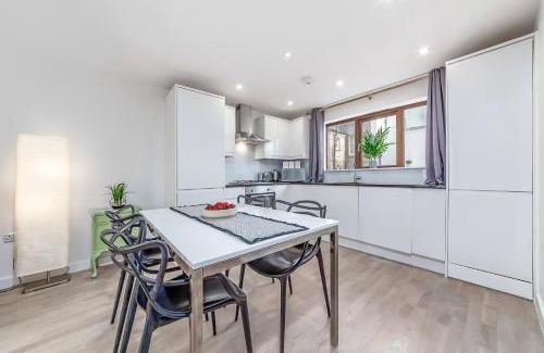 Bishop's Apartment | Amazing 2 Bed Bath Flat with London Eye View LM7