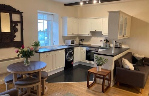 Dufton Apartment | Amazing 2BD Apartment -Upper floors of Dufton Hall