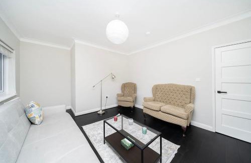 Upper Edmonton Apartment | Amazing 2BR Flat Near Tottenham Stadium