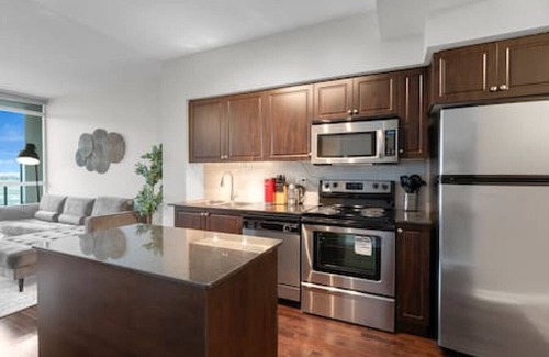 Niagara Hotel | Amazing 2BR - Pool|Gym|Sauna|Hot Tub|Free Parking|CN Tower View