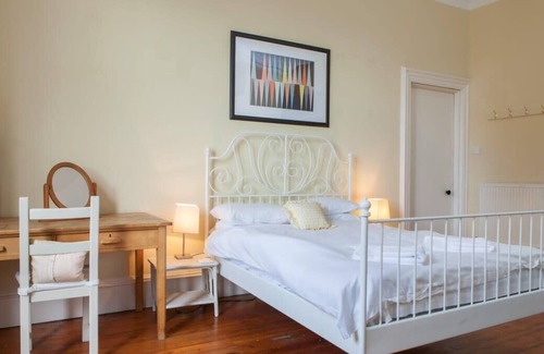 Bruntsfield Apartment | Amazing 4 Bedroom Apartment Just Off The Meadows