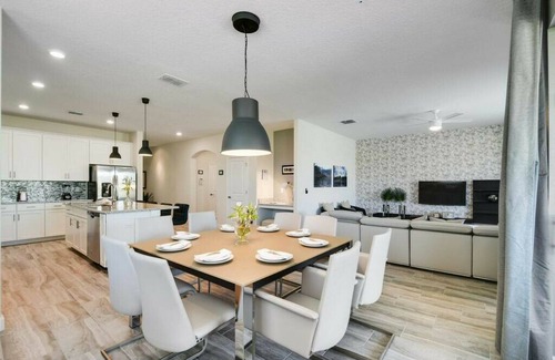 Sunridge Woods House | Amazing 6 Bedrooms/5 Bathrooms at Solterra Resort