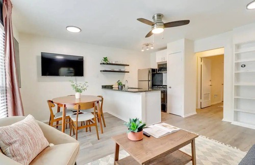 Cherrywood House | Amazing and Modern 1Bd/1Ba Apt Close to UT & DTn
