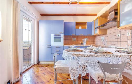 Klanfari Apartment | Amazing Apartment In Dramalj With Wifi