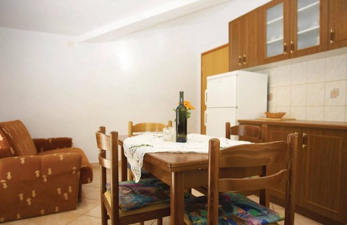 Jadrtovac Apartment | Amazing apartment in Jadrtovac