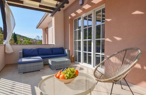 Pirovac Apartment | Amazing apartment in Kasic with WiFi