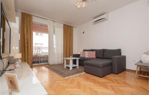 Istok Apartment | Amazing Apartment In Makarska