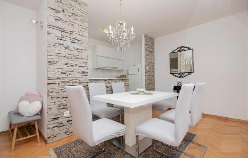 Istok Apartment | Amazing Apartment In Makarska