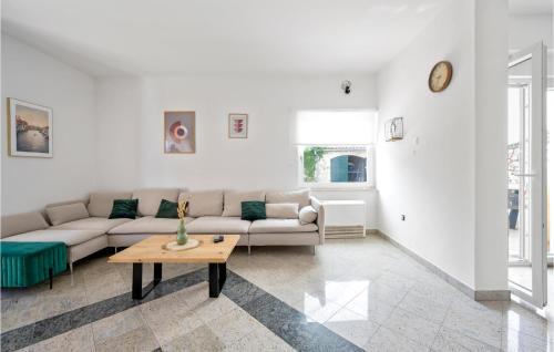 Susica House | Amazing Apartment In Murter With Wifi