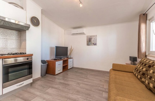 Nevidane Apartment | Amazing apartment in Nevidane with WiFi