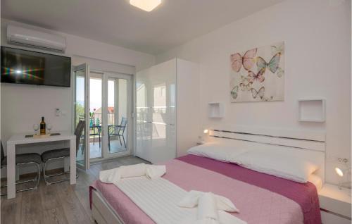 Podaca Apartment | Amazing Apartment In Podaca With Wifi