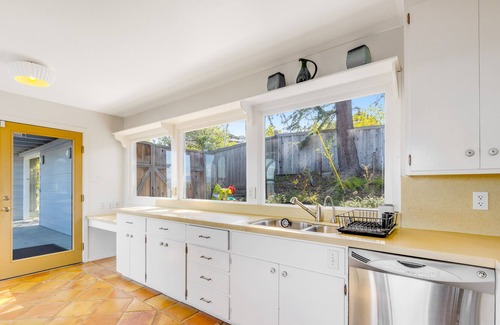 Tiburon House | Amazing bay-view home with large deck, sunroom, & fireplace