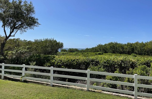 Palmetto Apartment | Amazing Bay Views 25 min. drive to the beach