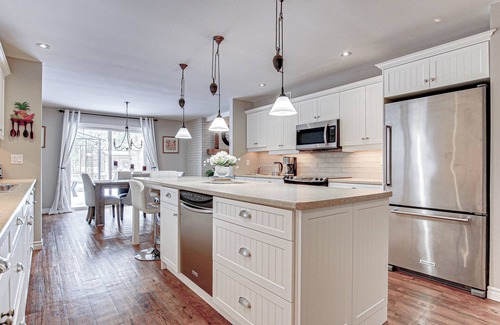 Grand Bend Cottage | Amazing Cottage in Southcott Pines, Grand Bend, 5 minute walk to private beach.
