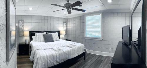 Statesboro House | Amazing Cottage - Located on Blue Mile - Close to GSU!