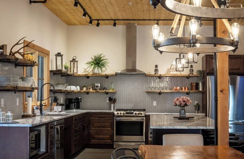 Downtown Leavenworth Cabin | Amazing Custom Enchantment Lodges 5 min walk to Downtown