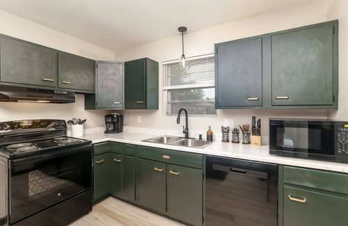 Wichita House | Amazing East Side 3BR 2BA Wifi SMRT TV