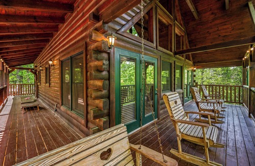 Hemlock Hills Cabin | AMAZING Game Room, Hot Tub, Gatlinburg, Private