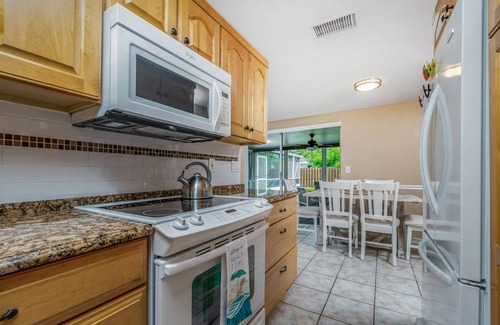 Englewood House | Amazing Gulf Beaches, Dearborn street min away. Heated Pool w/Palm trees, Lanai