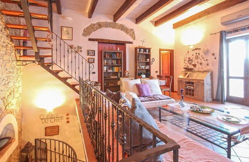 Castellabate Historic Centre House | Amazing Home in Castellabate With 3 Bedrooms and Wifi