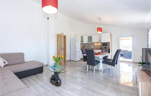 Gornje Danilo House | Amazing Home In Danilo