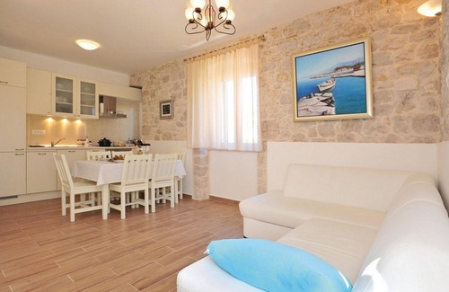 Lozisca House | Amazing home in Lozisca with WiFi