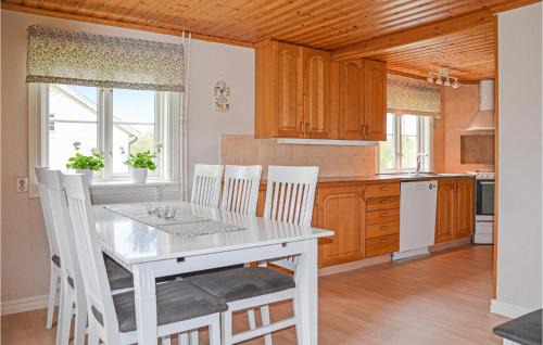 Dimbo House | Amazing Home In Tidaholm With Kitchen