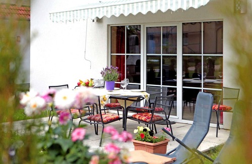 Verchen House | Amazing home in Verchen with kitchen