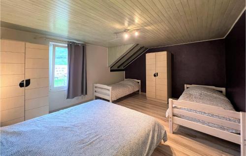 Walscheid House | Amazing Home In Walscheid With Kitchen