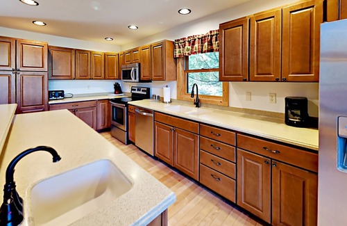 Hayward Cabin | Amazing Lake Home With Room For The Whole Family