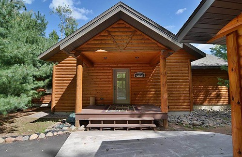 Hayward Cabin | Amazing Lake Home With Room For The Whole Family