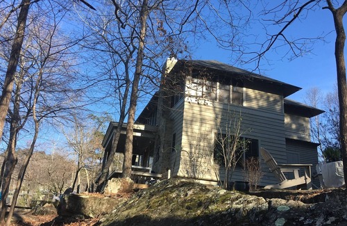 Logan House | Amazing LAKEFRONT 4 bedroom at Silverock Cove on Smith Lake