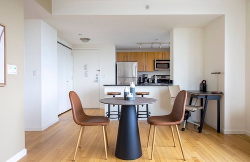 Hunters Point Apartment | Amazing LIC 1BR w/Doorman, Pool & Gym, nr River, by Blueground