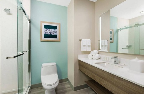Marathon Hotel | Amazing Location! Relaxing Room, Free Breakfast, Outdoor Pool w/Fantastic View