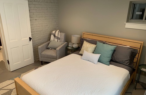 Washington Park West House | Amazing Location- walkable to park, coffee & more! Cozy 1 Bd/1 Ba Private Suite