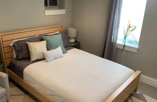Washington Park West House | Amazing Location- walkable to park, coffee & more! Cozy 1 Bd/1 Ba Private Suite