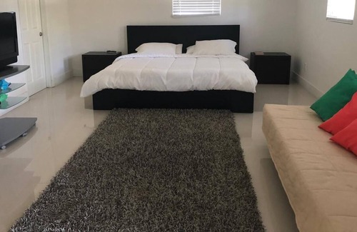 Miramar House | AMAZING MODERN/COUNTRY STYLE HOUSE, ALMOST 5 ACRES