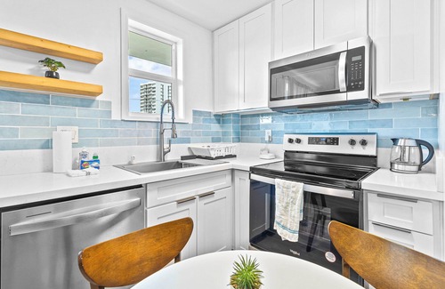 McCully - Moiliili Apartment | Amazing & Modern Honolulu Haven, Renovated w/AC
