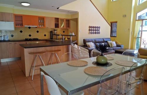 Labrador Villa | Amazing Perfect Family Home - GC Beach location