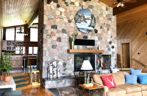 Hayward Cabin | Amazing Private Lodge, on end of Peninsula ~ Sand Bottom lake.