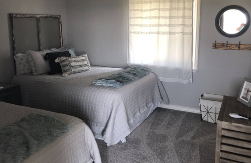 Lakeside House | Amazing Quiet Sunsets on Lake Corpus Christi-2 Bed/2Bath
