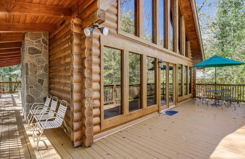 Gatlinburg - Pigeon Forge Cabin | Amazing River Retreat by Vtrips