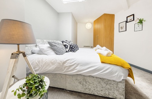 Bristol Old City Apartment | *AMAZING ROOF Apartment*