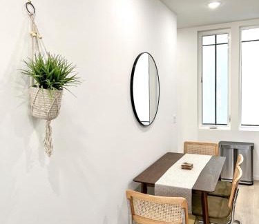 North Delridge House | Amazing Rooftop View in heart of Seattle - Townhome with WiFi, AC