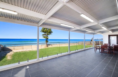 The Entrance North House | Amazing Seaviews and Beachfront Leisurely Home