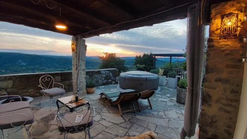 Grabri Apartment | Amazing STUDIO CASA FERMEGLIA with private jacuzzie and perfect panoramic view
