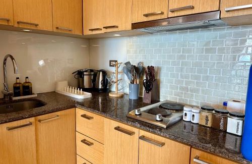 Pinagsama Apartment | Amazing Sunrise Venice Grand Canal Balcony, Xbox Series X console with Game Pass Ultimate, FREE coffee, Pool, Gym & Sauna, 5 mins to BGC