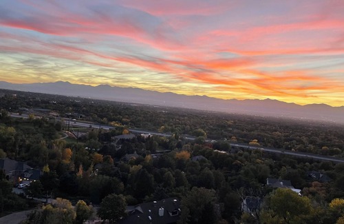 Holladay Apartment | Amazing View and Sunsets near Cottonwood Canyons